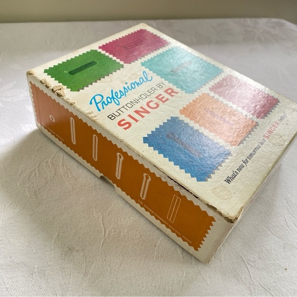 1973 Singer Professional Buttonholer Complete - Picture 2 of 7